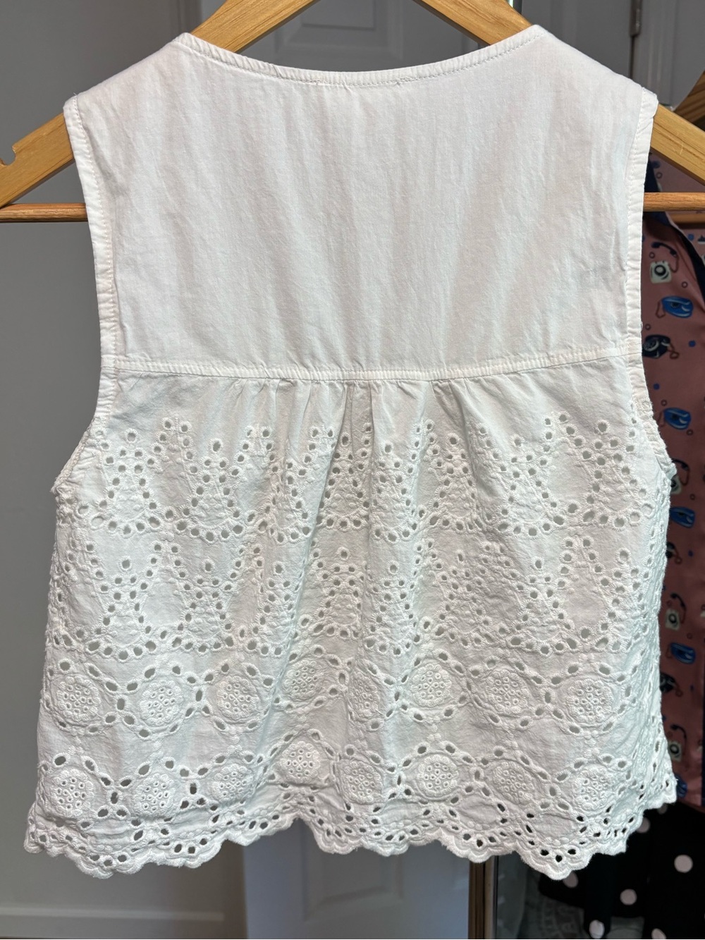 White eyelet tie front cropped vest, Kirious size small - Picture 2 of 10
